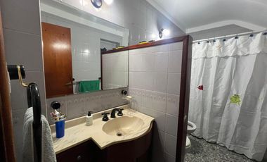 PH de cuatro ambientes a la venta en Sarandi