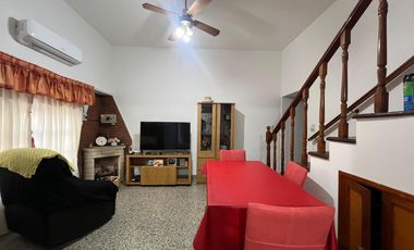 PH de cuatro ambientes a la venta en Sarandi