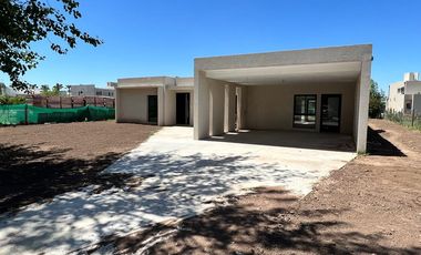 VENTA/PERMUTA - Casa 3 dormitorios - Barrio Cerrado Puerto Roldán.