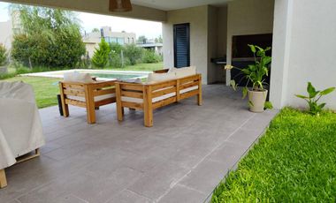 VENTA/PERMUTA - Casa 3 dormitorios - Barrio Cerrado Puerto Roldán.