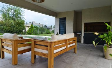 VENTA/PERMUTA - Casa 3 dormitorios - Barrio Cerrado Puerto Roldán.