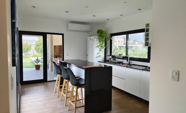 VENTA/PERMUTA - Casa 3 dormitorios - Barrio Cerrado Puerto Roldán.