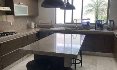 CASA CON SEGURIDAD EN BOSQUES DE LA HERRADURA