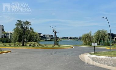 Terreno en venta en esquina Carpinchos Nordelta