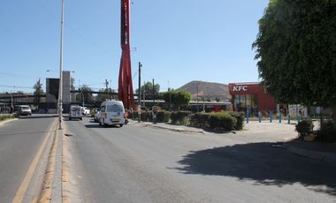 EXCELENTE LOCAL COMERCIAL JUNTO A PLAZA CENTRO SUR
