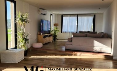 Casa en venta - 5 ambientes. Terralagos, Canning.