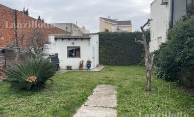 PH de 3amb con fondo en el centro de lanus!
