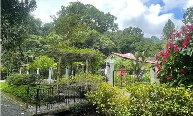 Se Vende Hermosa y Acogedora Casa en Altos del Maria