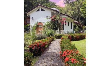 Se Vende Hermosa y Acogedora Casa en Altos del Maria