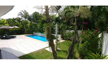 ALQUILER Y VENTA CASA EN COSTA ESMERALDA COSTA SUR CON PISCINA