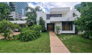 CASA EN OBARRIO CON DOS NIVELES 950M2 USO COMERCIAL / RESIDENCIAL