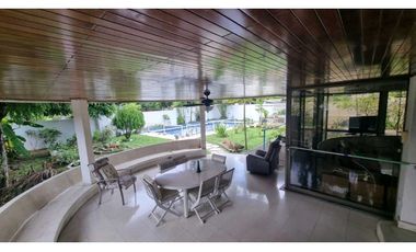 CASA EN OBARRIO CON DOS NIVELES 950M2 USO COMERCIAL / RESIDENCIAL