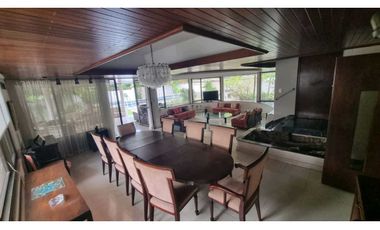 CASA EN OBARRIO CON DOS NIVELES 950M2 USO COMERCIAL / RESIDENCIAL
