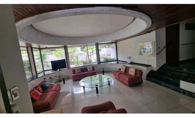 CASA EN OBARRIO CON DOS NIVELES 950M2 USO COMERCIAL / RESIDENCIAL