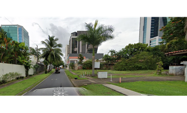 CASA EN OBARRIO CON DOS NIVELES 950M2 USO COMERCIAL / RESIDENCIAL