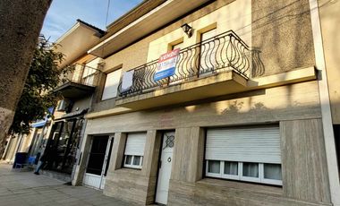 Casa en 2 plantas con garaje situada en  inmejorable ubicación.