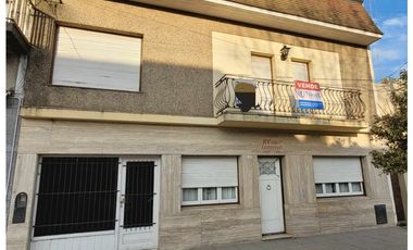 Casa en 2 plantas con garaje situada en  inmejorable ubicación.