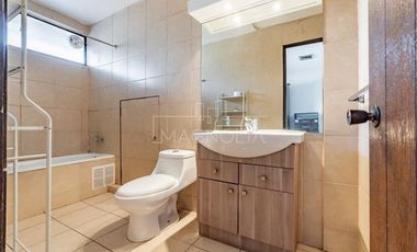 Casa en Venta en luis pasteur con Lo recabarren