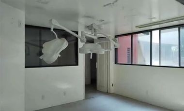 Clínica Con Uso de Suelo para Quirófanos