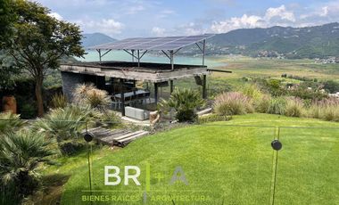 INCREÍBLE CASA A LA VENTA CON VISTA AL LAGO Y MONTAÑAS