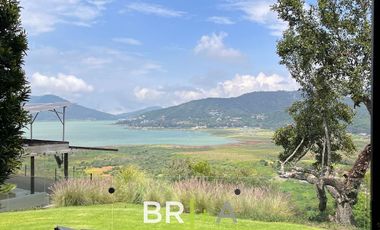 INCREÍBLE CASA A LA VENTA CON VISTA AL LAGO Y MONTAÑAS