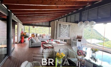 INCREÍBLE CASA A LA VENTA CON VISTA AL LAGO Y MONTAÑAS