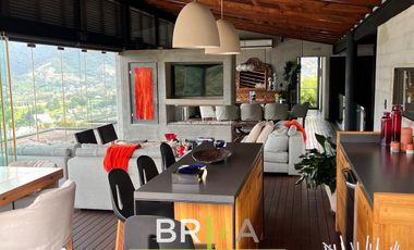 INCREÍBLE CASA A LA VENTA CON VISTA AL LAGO Y MONTAÑAS