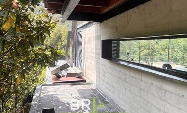 INCREÍBLE CASA A LA VENTA CON VISTA AL LAGO Y MONTAÑAS