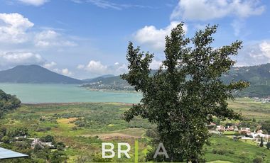 INCREÍBLE CASA A LA VENTA CON VISTA AL LAGO Y MONTAÑAS