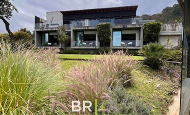 INCREÍBLE CASA A LA VENTA CON VISTA AL LAGO Y MONTAÑAS