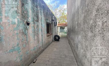 Venta - Casa - a refaccionar - Lanús.
