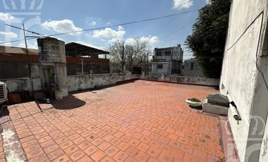Venta Casa - 4 ambientes - ideal dos familias - parrilla - quincho - Lanús Oeste.