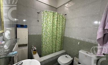 Venta Casa - 4 ambientes - ideal dos familias - parrilla - quincho - Lanús Oeste.