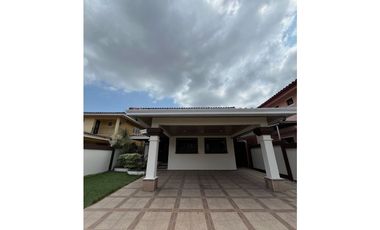 SE VENDE CASA EN BRISAS DEL GOLF