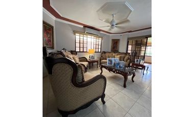 SE VENDE CASA EN BRISAS DEL GOLF