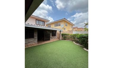 SE VENDE CASA EN BRISAS DEL GOLF