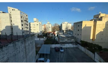 VENTA 3 AMBIENTES CON COCHERA CUBIERTA EN PASEO ALDREY