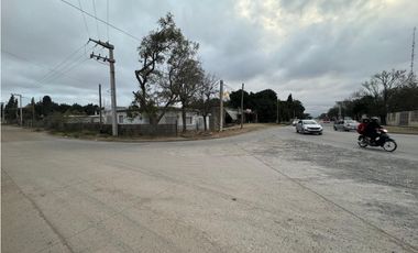 UNICA FRACCION ESQUINA C/ VIVIENDA Y LOCALES COMERCIALES