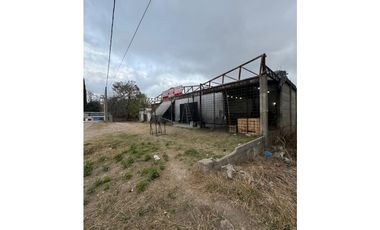 UNICA FRACCION ESQUINA C/ VIVIENDA Y LOCALES COMERCIALES