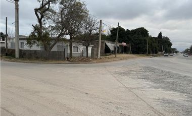 UNICA FRACCION ESQUINA C/ VIVIENDA Y LOCALES COMERCIALES