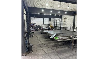 UNICA FRACCION ESQUINA C/ VIVIENDA Y LOCALES COMERCIALES