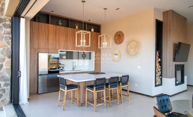 HERMOSA CASA NUEVA CON ALBERCA EN VALLE DE GUADALUPE