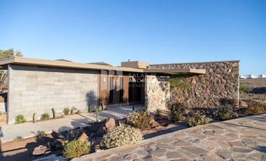 HERMOSA CASA NUEVA CON ALBERCA EN VALLE DE GUADALUPE