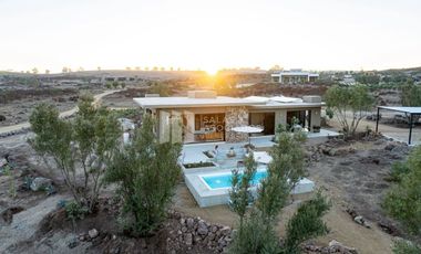 HERMOSA CASA NUEVA CON ALBERCA EN VALLE DE GUADALUPE