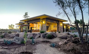 HERMOSA CASA NUEVA CON ALBERCA EN VALLE DE GUADALUPE
