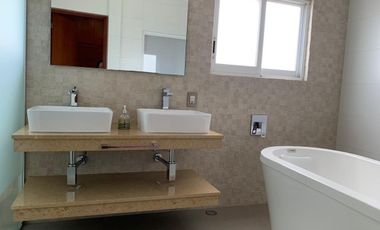 VENTA CASA CON ALBERCA EN LOMAS DE TETELA, CUARNAVACA, MORELOS