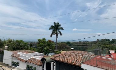 VENTA CASA CON ALBERCA EN LOMAS DE TETELA, CUARNAVACA, MORELOS