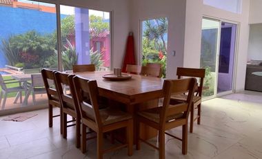 VENTA CASA CON ALBERCA EN LOMAS DE TETELA, CUARNAVACA, MORELOS