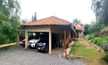 Parcela en Venta en Venta Amplia Casa 5 Dormitorios, 378 m2 útil, 25.600 m2 terreno, Hacienda Chacabuco, Colina