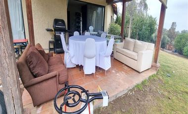 Parcela en Venta en Venta Amplia Casa 5 Dormitorios, 378 m2 útil, 25.600 m2 terreno, Hacienda Chacabuco, Colina